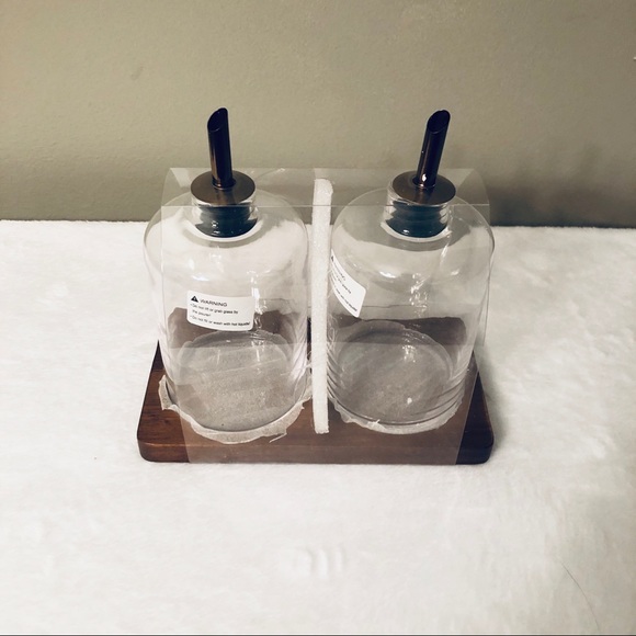 NEW! HTF Hearth & Hand oil and vinegar set - Picture 4 of 8